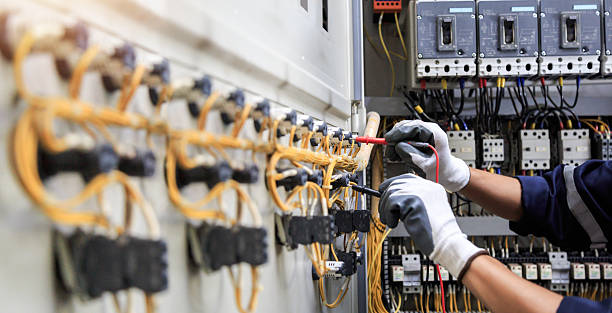 Professional Electrician technician working in Schoolcraft, MI